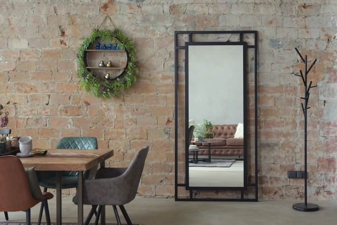 Varada Inframe Loft-Designspiegel in schwarz