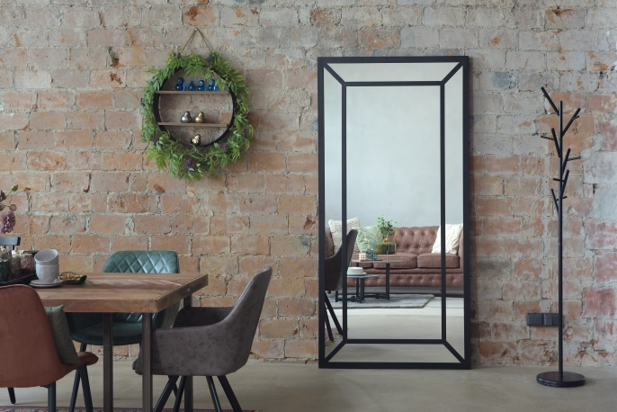 Varada Tribus Loft-Designspiegel in schwarz