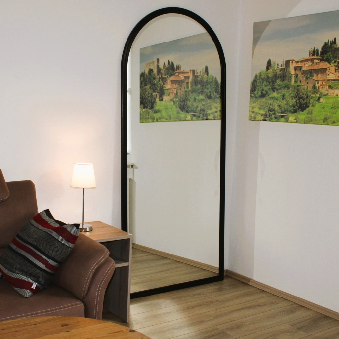 Varada Avalon Loft-Designspiegel in schwarz