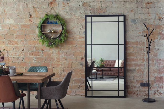 Varada Fenestra Loft-Designspiegel in schwarz