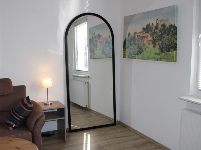 Varada Avalon Loft-Designspiegel in schwarz